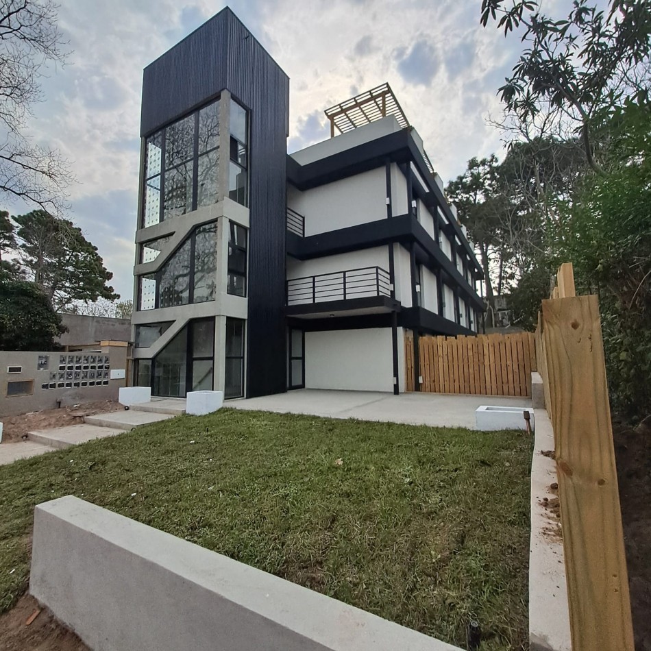  OPORTUNIDAD111VENTA MONOAMBIENTE  CON PATIO PROPIO Y  COCHERA   EN VALERIA DEL MAR