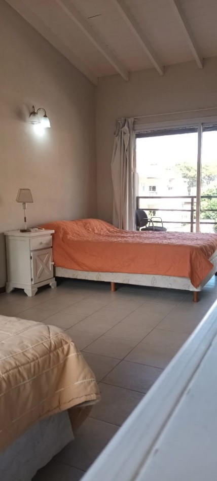 TRIPLEX EN VENTA EN PINAMAR NORTE 3 HABITACIONES 1 TOILLETE 2 BAÑOS COCHERA 