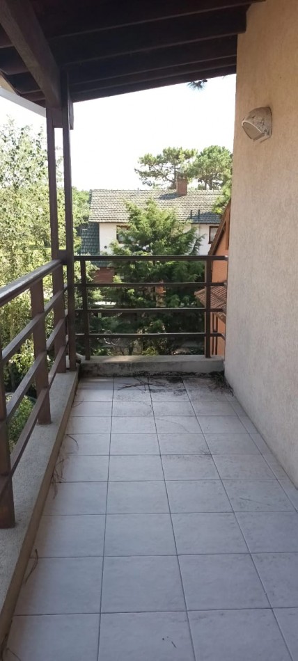 TRIPLEX EN VENTA EN PINAMAR NORTE 3 HABITACIONES 1 TOILLETE 2 BAÑOS COCHERA 