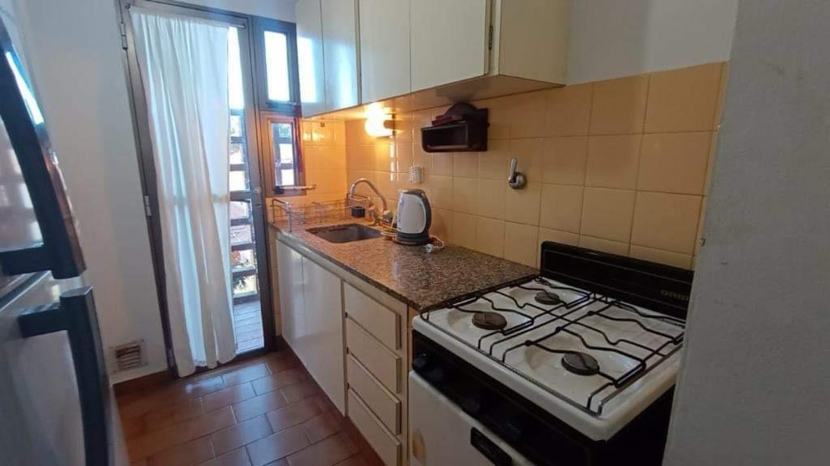 DEPARTAMNTO EN VENTA  TRES AMBIENTES COCHERA CUBIERTA PARRILLA   PINAMAR 