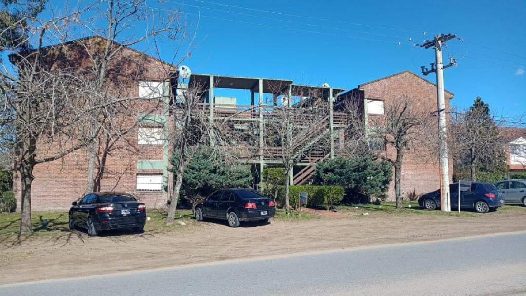 DEPARTAMNTO EN VENTA  TRES AMBIENTES COCHERA CUBIERTA PARRILLA   PINAMAR 