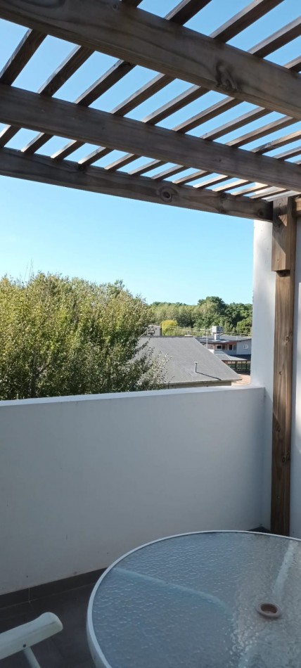 MONOAMBIENTE EN VENTA  VALERIA DEL MAR  CON COCHERA CUBIERTA, BAULERA,TERRAZA Y PARRILLA PROPIA, ASCENSOR.SE ACEPTAN CUOTAS