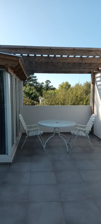 MONOAMBIENTE EN VENTA  VALERIA DEL MAR  CON COCHERA CUBIERTA, BAULERA,TERRAZA Y PARRILLA PROPIA, ASCENSOR.SE ACEPTAN CUOTAS