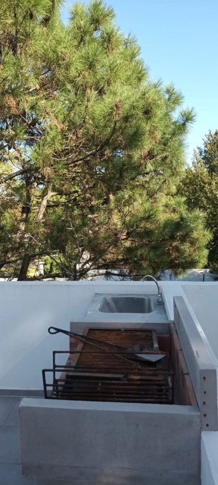 MONOAMBIENTE EN VENTA  VALERIA DEL MAR  CON COCHERA CUBIERTA, BAULERA,TERRAZA Y PARRILLA PROPIA, ASCENSOR.SE ACEPTAN CUOTAS