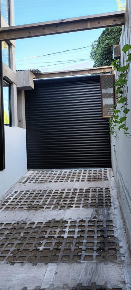 MONOAMBIENTE EN VENTA  VALERIA DEL MAR  CON COCHERA CUBIERTA, BAULERA,TERRAZA Y PARRILLA PROPIA, ASCENSOR.SE ACEPTAN CUOTAS