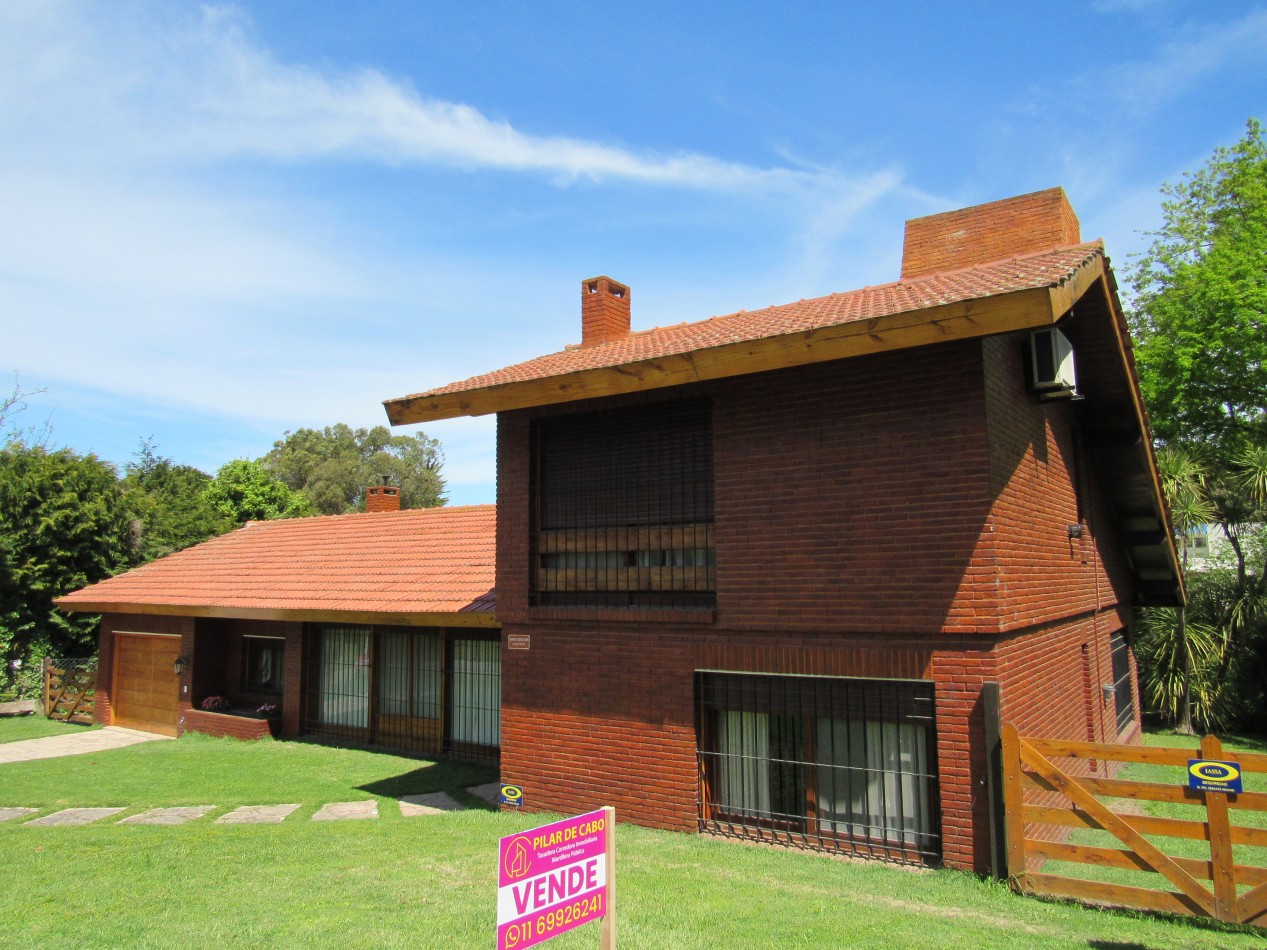 CASA EN ALQUILER ANUAL  A 300 MTS DE LA PLAYA EN ZONA IGLESIA PINAMAR. 213 MT2 CUB.4 HABITACIONES .TERRENO 890 MT2 ESCUCHAMOS PROPUESTAS