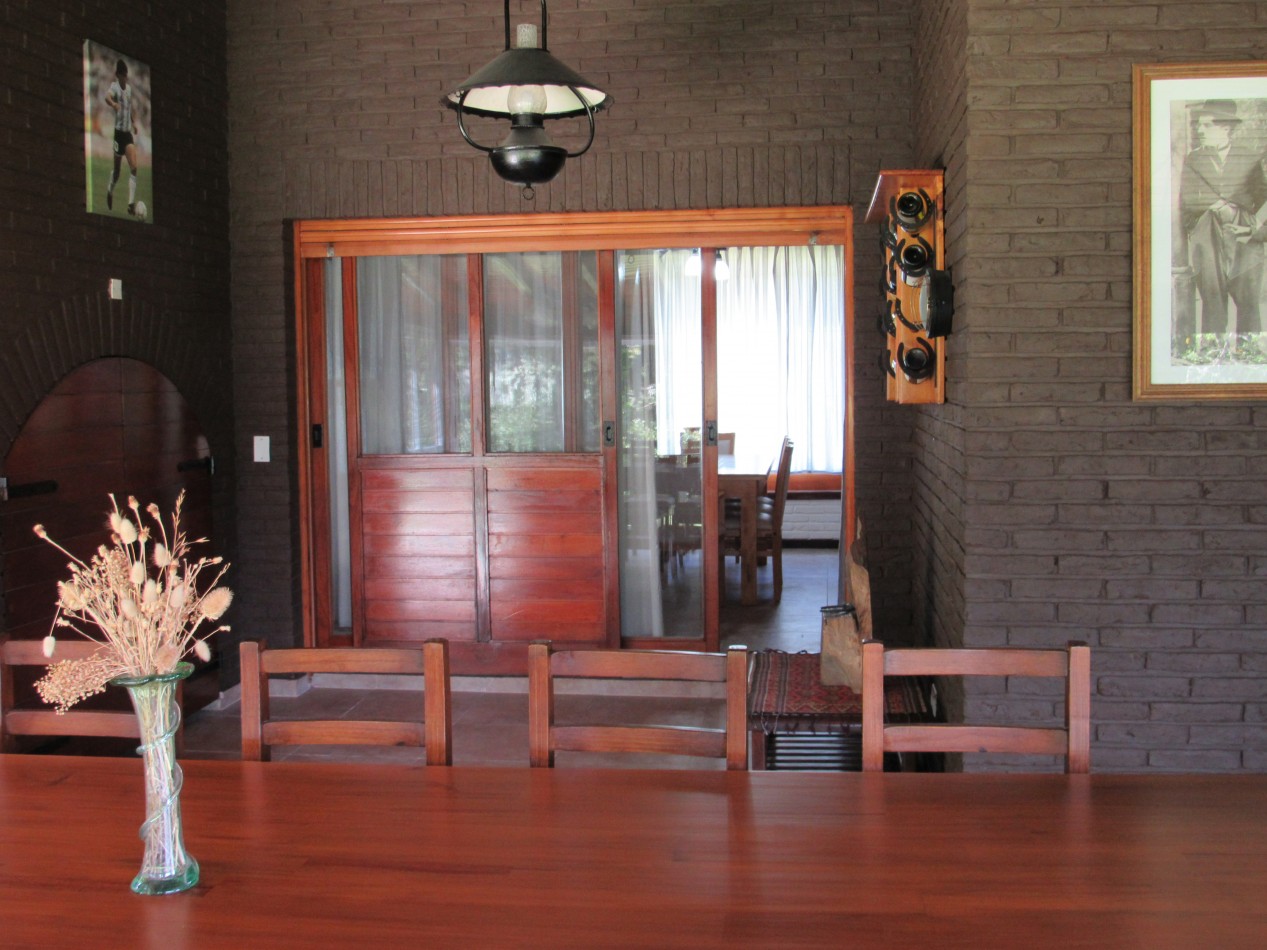 CASA EN ALQUILER ANUAL  A 300 MTS DE LA PLAYA EN ZONA IGLESIA PINAMAR. 213 MT2 CUB.4 HABITACIONES .TERRENO 890 MT2 ESCUCHAMOS PROPUESTAS