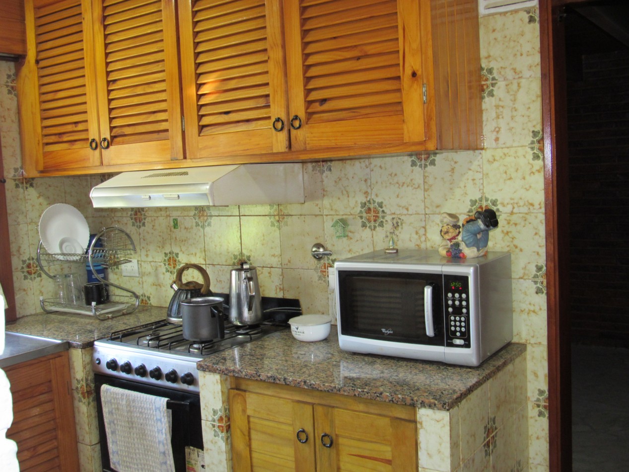 CASA EN ALQUILER ANUAL  A 300 MTS DE LA PLAYA EN ZONA IGLESIA PINAMAR. 213 MT2 CUB.4 HABITACIONES .TERRENO 890 MT2 ESCUCHAMOS PROPUESTAS