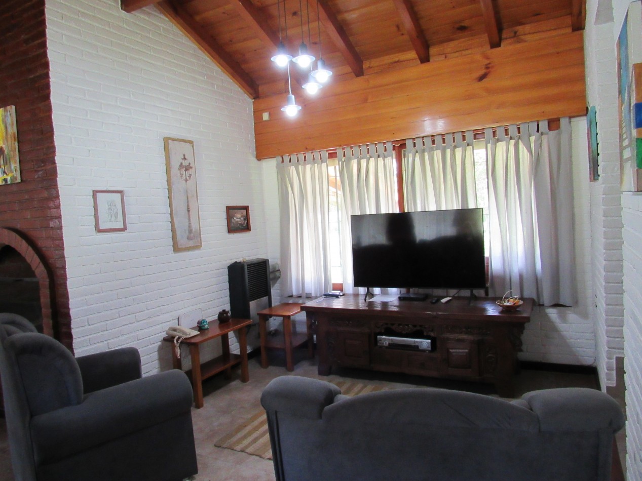 CASA EN ALQUILER ANUAL  A 300 MTS DE LA PLAYA EN ZONA IGLESIA PINAMAR. 213 MT2 CUB.4 HABITACIONES .TERRENO 890 MT2 ESCUCHAMOS PROPUESTAS