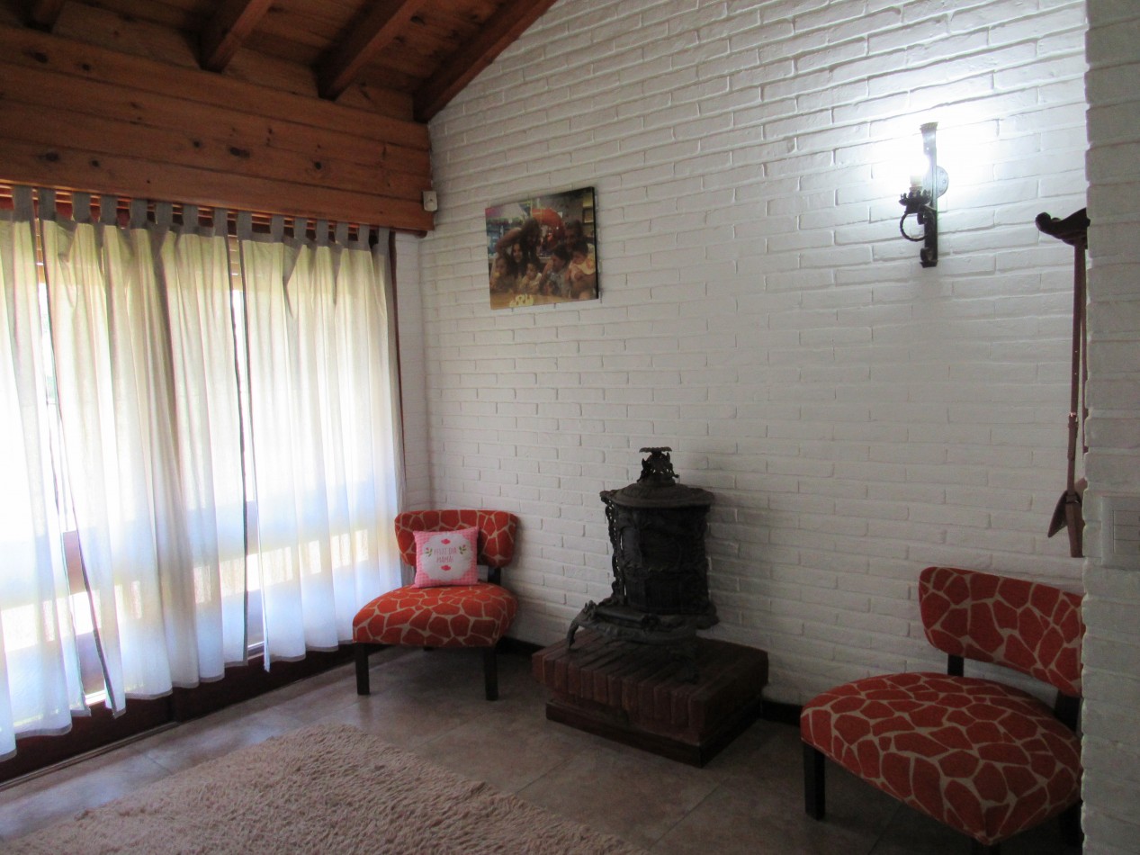 CASA EN ALQUILER ANUAL  A 300 MTS DE LA PLAYA EN ZONA IGLESIA PINAMAR. 213 MT2 CUB.4 HABITACIONES .TERRENO 890 MT2 ESCUCHAMOS PROPUESTAS