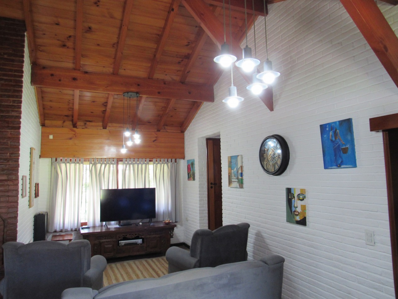 CASA EN ALQUILER ANUAL  A 300 MTS DE LA PLAYA EN ZONA IGLESIA PINAMAR. 213 MT2 CUB.4 HABITACIONES .TERRENO 890 MT2 ESCUCHAMOS PROPUESTAS