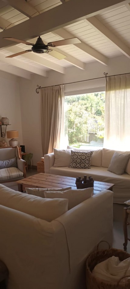   CASA EN   ALQUILER TEMPORARIO EN PINAMAR 2HABITACIONES.PILETA.