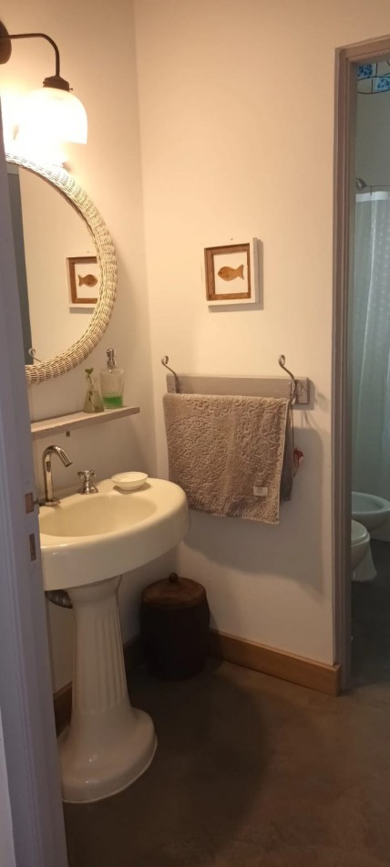   CASA EN   ALQUILER TEMPORARIO EN PINAMAR 2HABITACIONES.PILETA.