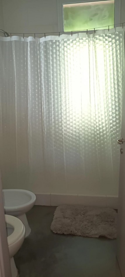   CASA EN   ALQUILER TEMPORARIO EN PINAMAR 2HABITACIONES.PILETA.