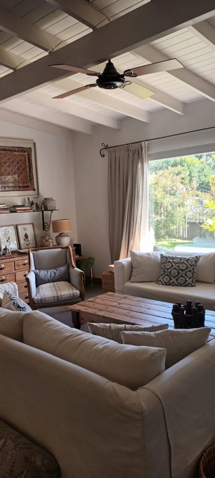   CASA EN VENTA  EN PINAMAR 2HABITACIONES.PILETA.GAS NATURAL