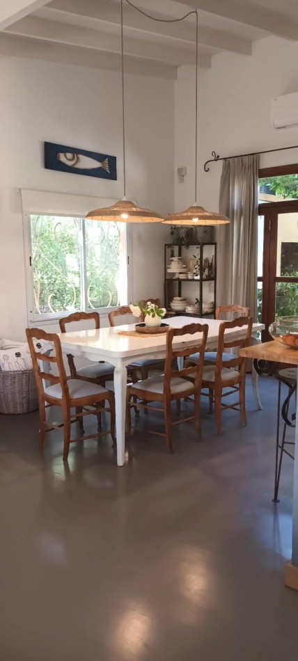   CASA EN VENTA  EN PINAMAR 2HABITACIONES.PILETA.GAS NATURAL