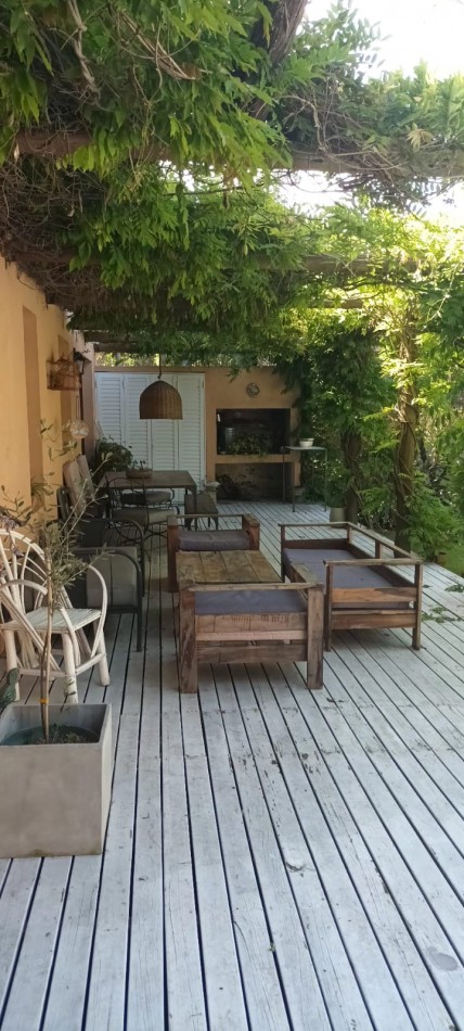   CASA EN VENTA  EN PINAMAR 2HABITACIONES.PILETA.GAS NATURAL