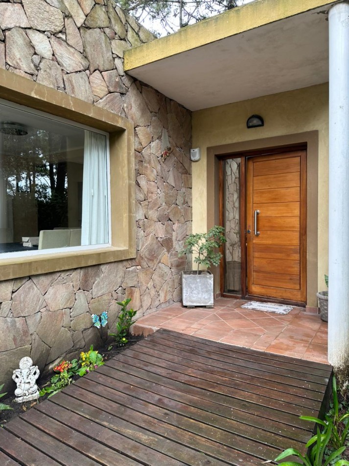 CASA EN ALQUILER TEMPORARIO 3HAB.2 BAÑOS.PARRILLA.JARDIN.ESTACIONAMIENTO CUBIERTO.BARRIO NAYADES