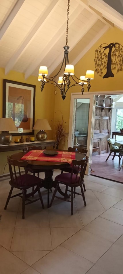 CASA EN ALQUILER EN  PINAMAR NORTE A 200 METROS DE LA PAYA  PARA  6 PERSONAS 