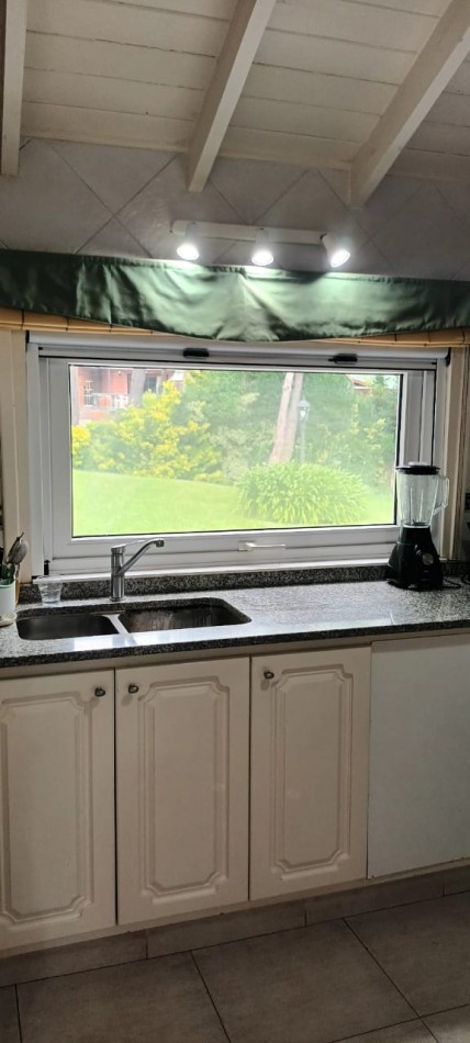 CASA EN ALQUILER EN  PINAMAR NORTE A 200 METROS DE LA PAYA  PARA  6 PERSONAS 