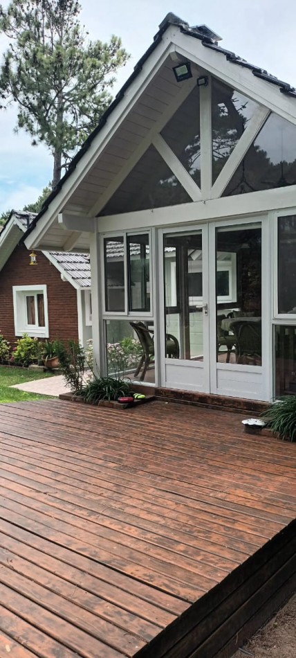 CASA EN ALQUILER EN  PINAMAR NORTE A 200 METROS DE LA PAYA  PARA  6 PERSONAS 