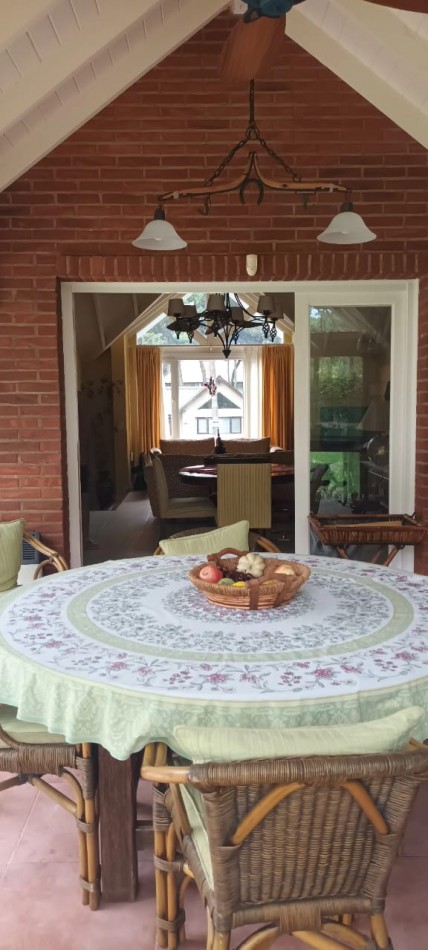 CASA EN ALQUILER EN  PINAMAR NORTE A 200 METROS DE LA PAYA  PARA  6 PERSONAS 