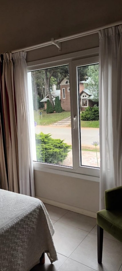 CASA EN ALQUILER EN  PINAMAR NORTE A 200 METROS DE LA PAYA  PARA  6 PERSONAS 