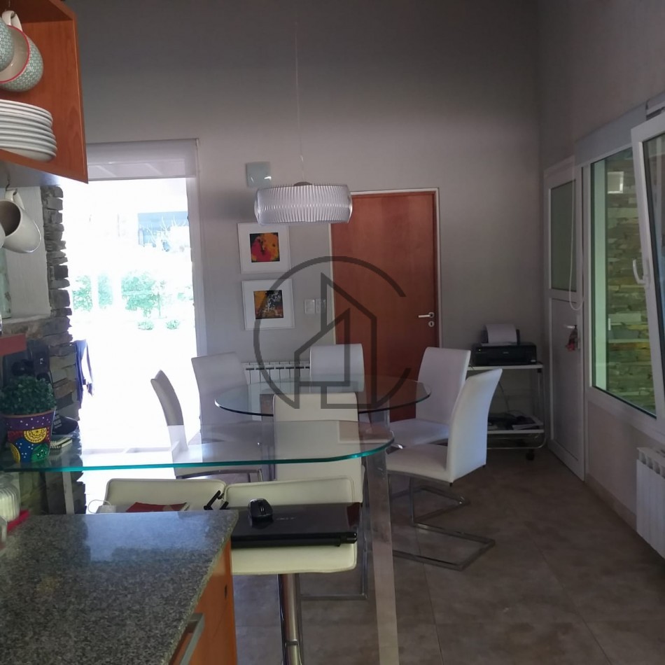 CASA EN VENTA EN BARRIO ALAMOS II- TOMAMOS EN FORMA DE PAGO  DEPARTAMENTO EN CABA o PINAMAR