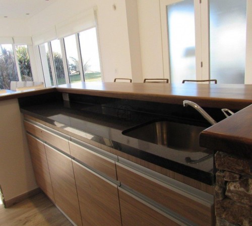 Casa en Venta Sobre La Playa en Carilo. Te Invitamos a Pasar Una Noche Para Descubrirla.