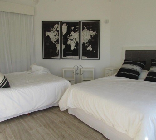 Casa en Venta Sobre La Playa en Carilo. Te Invitamos a Pasar Una Noche Para Descubrirla.