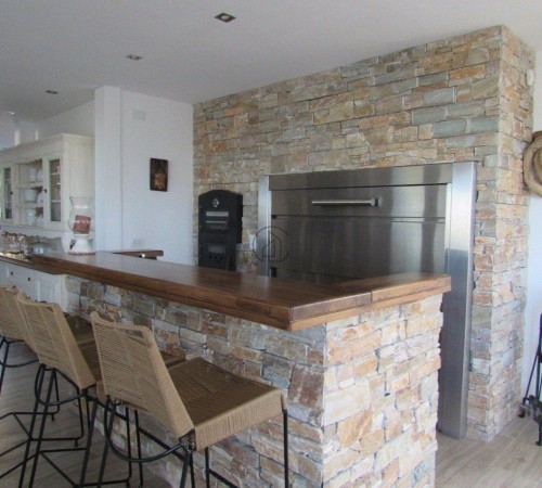 Casa en Venta Sobre La Playa en Carilo. Te Invitamos a Pasar Una Noche Para Descubrirla.