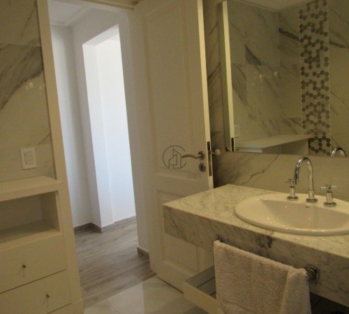 Casa en Venta Sobre La Playa en Carilo. Te Invitamos a Pasar Una Noche Para Descubrirla.