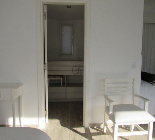 Casa en Venta Sobre La Playa en Carilo. Te Invitamos a Pasar Una Noche Para Descubrirla.