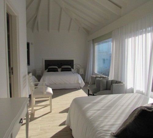 Casa en Venta Sobre La Playa en Carilo. Te Invitamos a Pasar Una Noche Para Descubrirla.