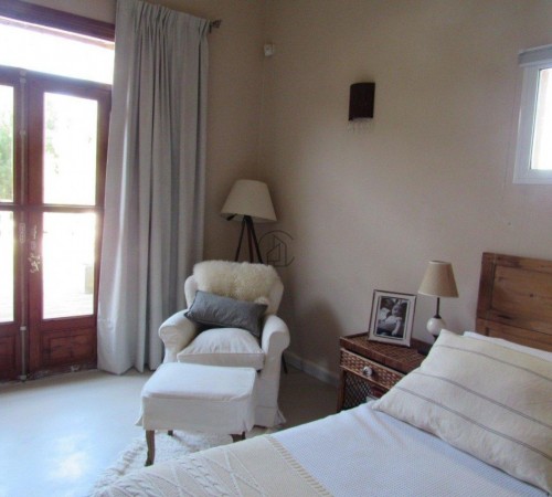   CASA EN VENTA  EN PINAMAR 2HABITACIONES.PILETA.GAS NATURAL