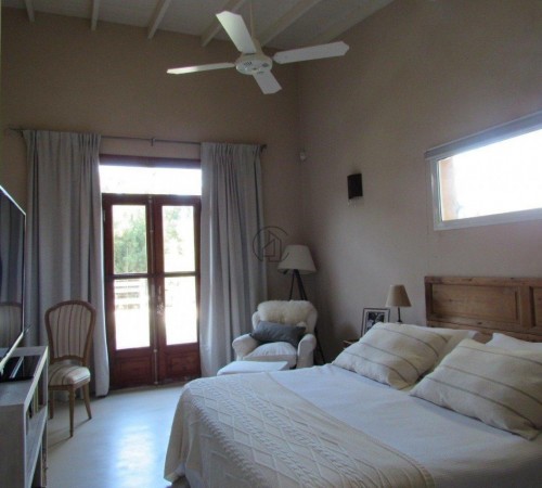   CASA EN VENTA  EN PINAMAR 2HABITACIONES.PILETA.GAS NATURAL