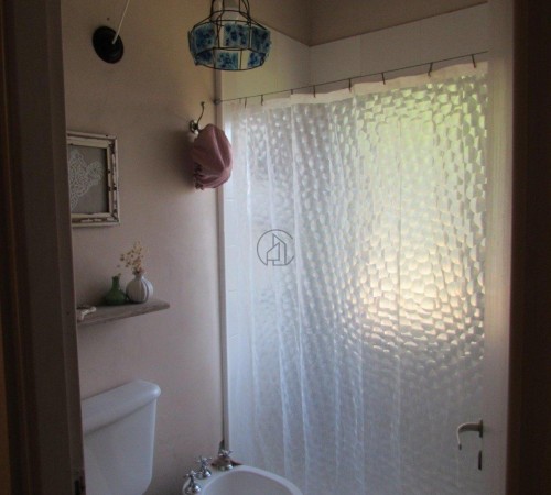   CASA EN VENTA  EN PINAMAR 2HABITACIONES.PILETA.GAS NATURAL