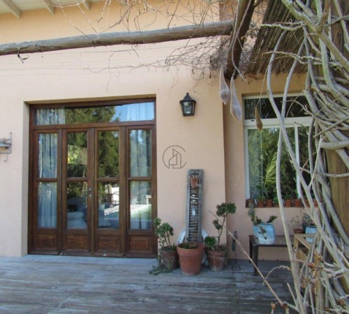   CASA EN VENTA  EN PINAMAR 2HABITACIONES.PILETA.GAS NATURAL