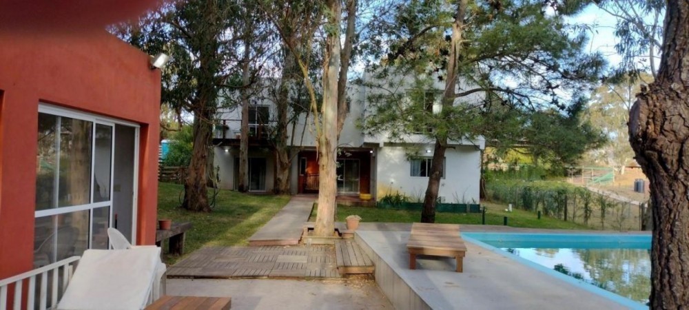 CASA EN COSTA ESMERALDA TOMA PERMUTA POR DEPTARTAMENTO EN CABA O ZONA COSTA ATLANTICA.URGENTE