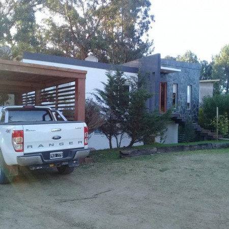 CASA EN COSTA ESMERALDA TOMA PERMUTA POR DEPTARTAMENTO EN CABA O ZONA COSTA ATLANTICA.URGENTE
