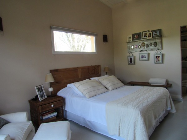   CASA EN VENTA  EN PINAMAR 2HABITACIONES.PILETA.GAS NATURAL