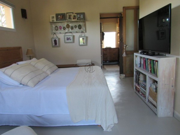   CASA EN VENTA  EN PINAMAR 2HABITACIONES.PILETA.GAS NATURAL