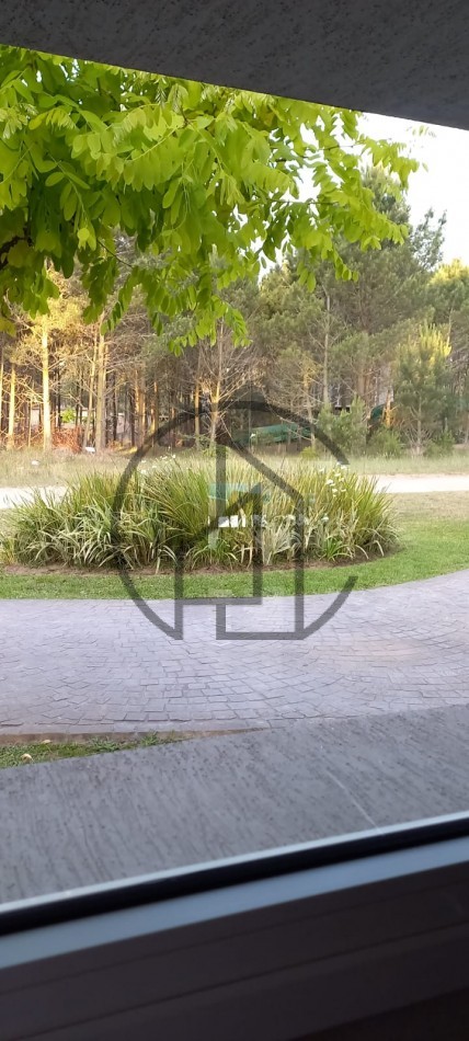 CASA EN VENTA EN BARRIO ALAMOS II- TOMAMOS EN FORMA DE PAGO  DEPARTAMENTO EN CABA o PINAMAR