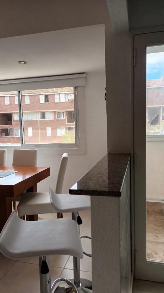 DEPARTAMENTO EN ALQUILER TEMPORARIO EN PINAMAR  P/6 PERSONAS VISTA AL MAR CON CON COCHERA CUBIERTA