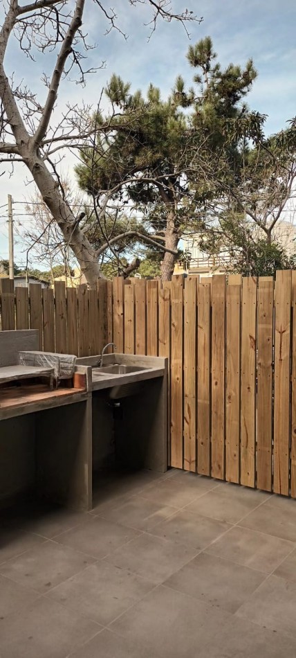 VENTA  DE  MONOAMBIENTE A ESTRENAR  CON COCHERA Y PATIO PROPIO , PARRILLA  EN VALERIA DEL MAR