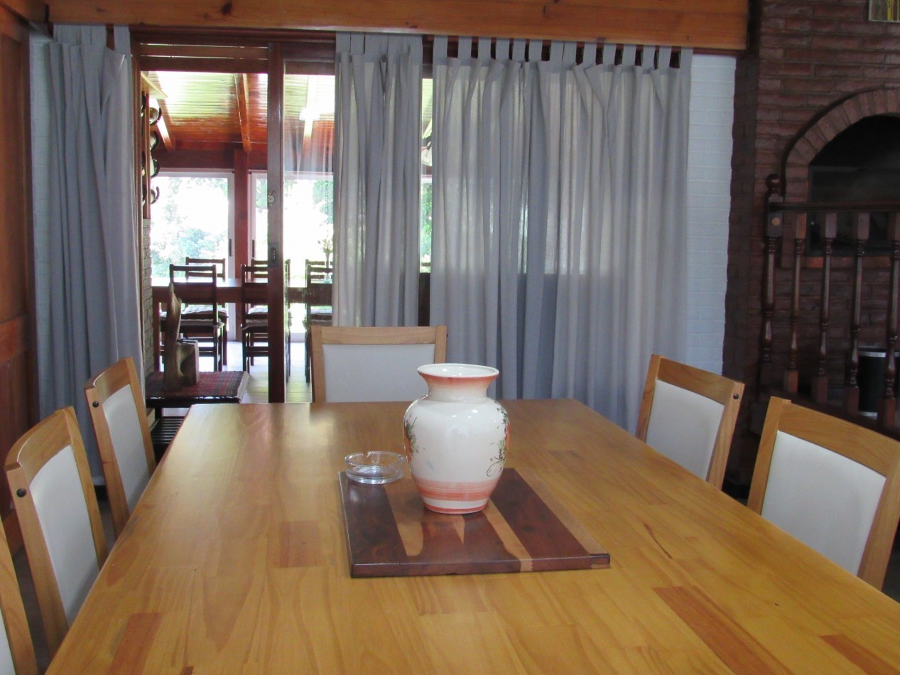 CASA EN VENTA  A 300 MTS DE LA PLAYA EN ZONA IGLESIA PINAMAR. 213 MT2 CUB.4 HABITACIONES .TERRENO 890 MT2 ESCUCHAMOS PROPUESTAS