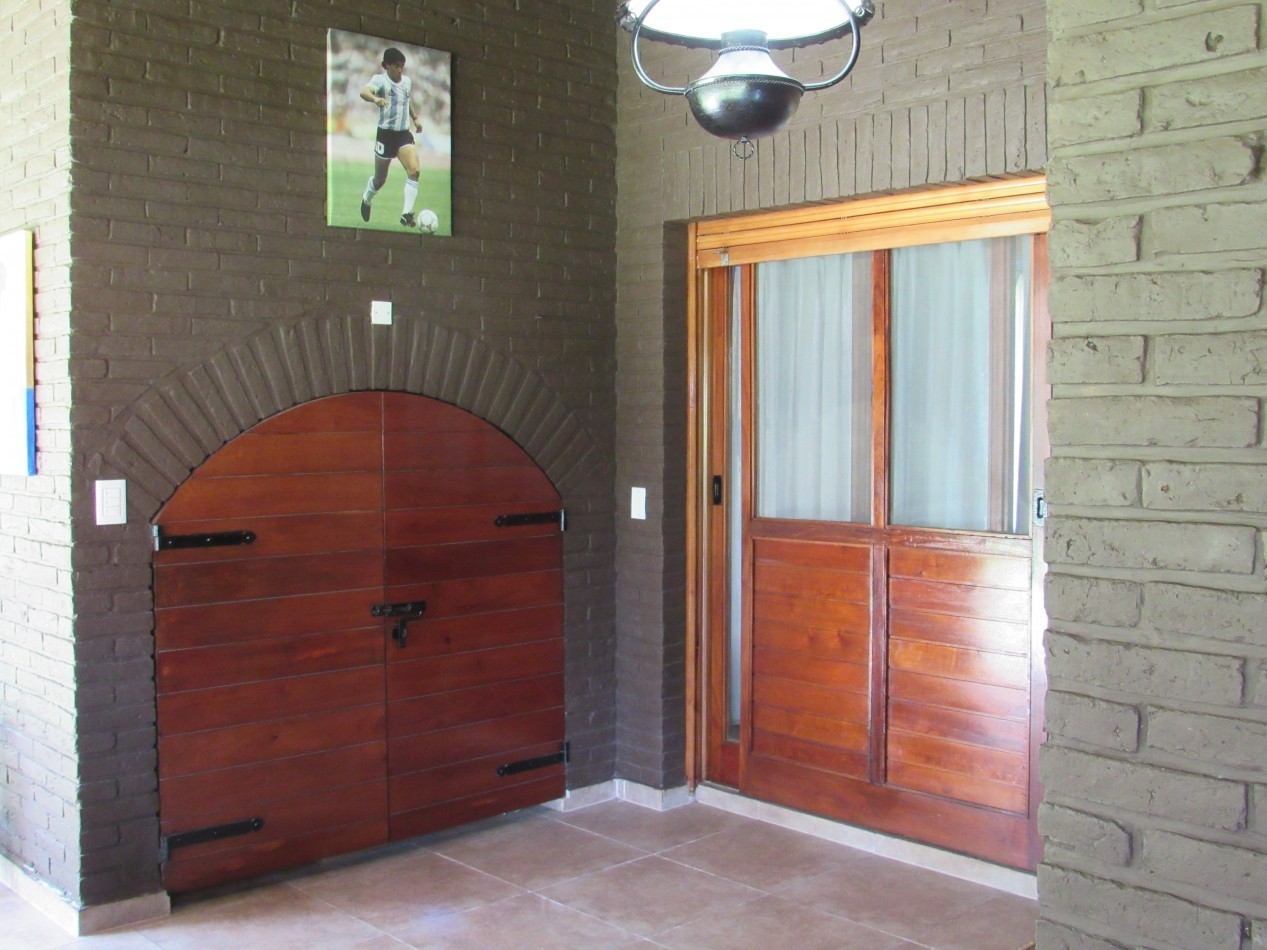 CASA EN VENTA  A 300 MTS DE LA PLAYA EN ZONA IGLESIA PINAMAR. 213 MT2 CUB.4 HABITACIONES .TERRENO 890 MT2 ESCUCHAMOS PROPUESTAS