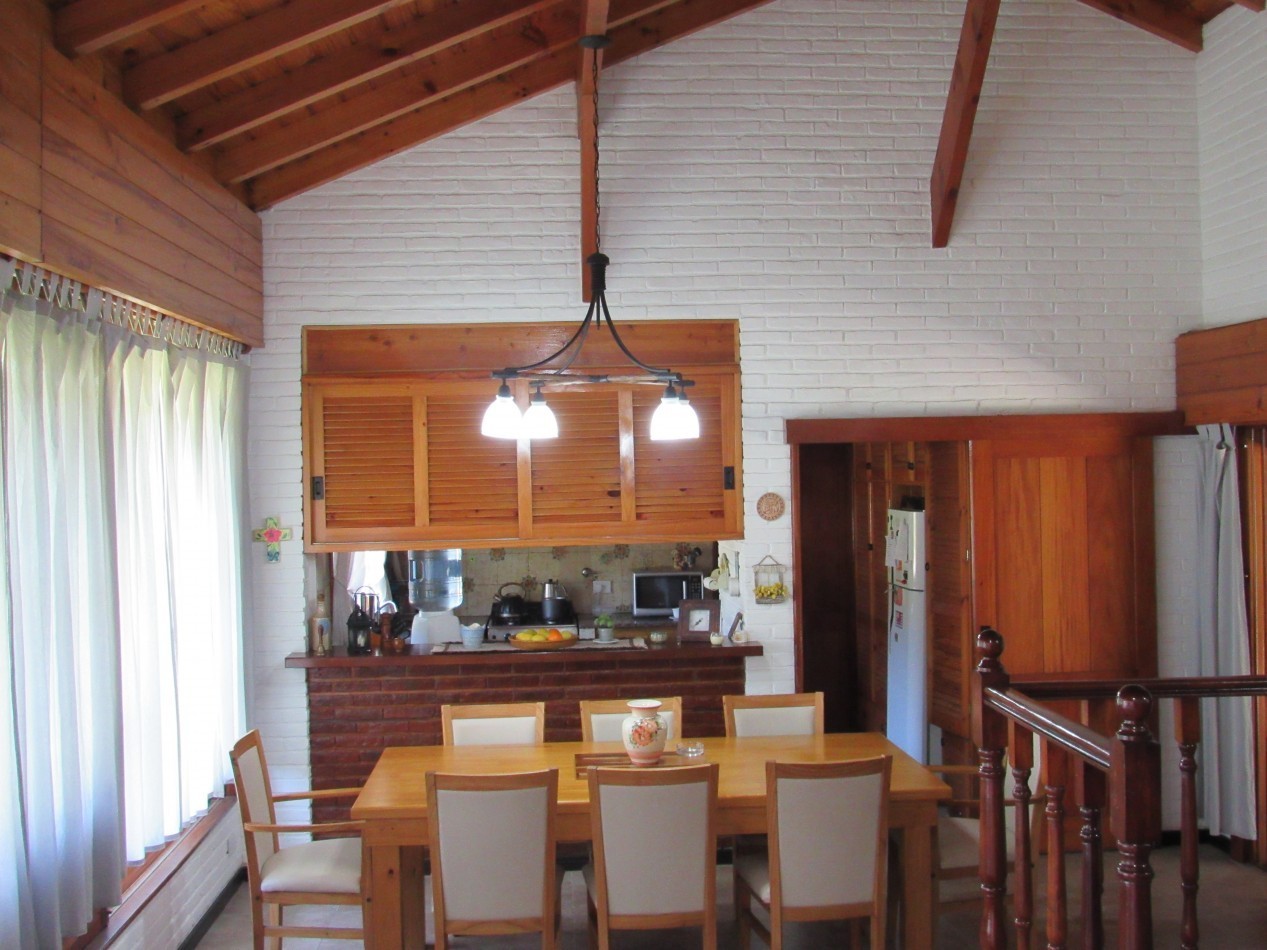 CASA EN VENTA  A 300 MTS DE LA PLAYA EN ZONA IGLESIA PINAMAR. 213 MT2 CUB.4 HABITACIONES .TERRENO 890 MT2 ESCUCHAMOS PROPUESTAS