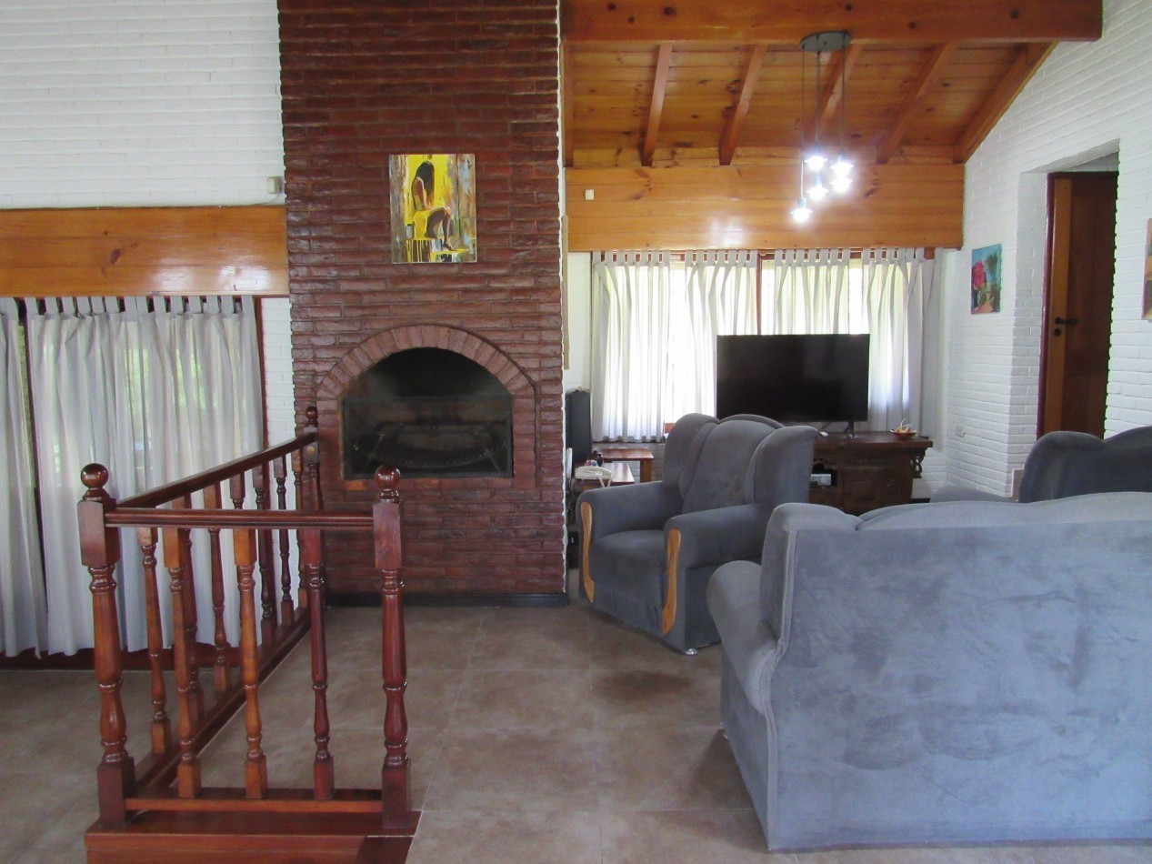 CASA EN VENTA  A 300 MTS DE LA PLAYA EN ZONA IGLESIA PINAMAR. 213 MT2 CUB.4 HABITACIONES .TERRENO 890 MT2 ESCUCHAMOS PROPUESTAS