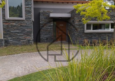 CASA EN VENTA EN BARRIO ALAMOS II- TOMAMOS EN FORMA DE PAGO  DEPARTAMENTO EN CABA o PINAMAR